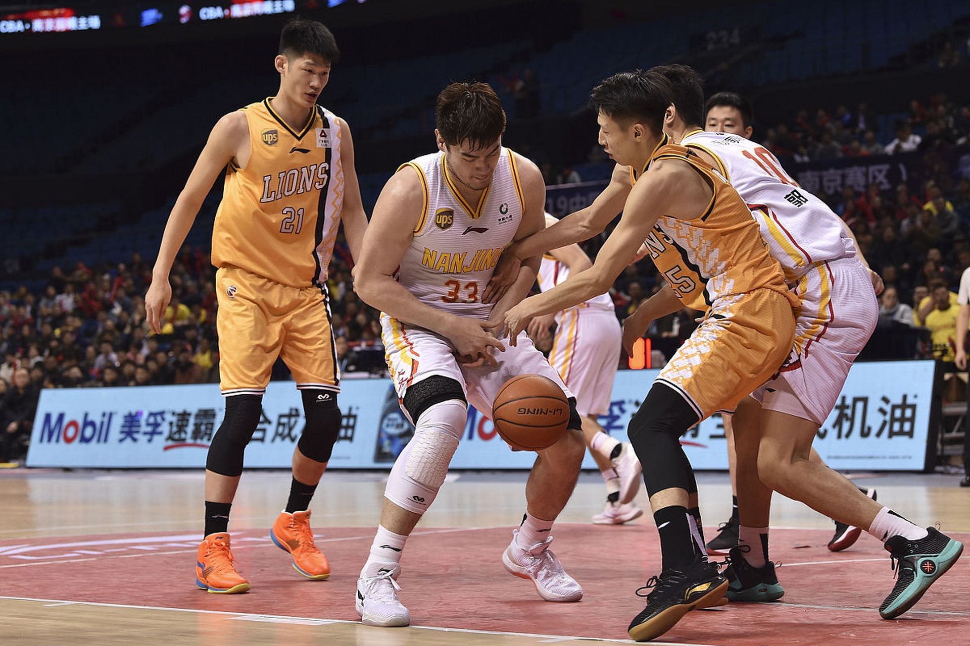 一场经典之战！CBA点燃球迷热情