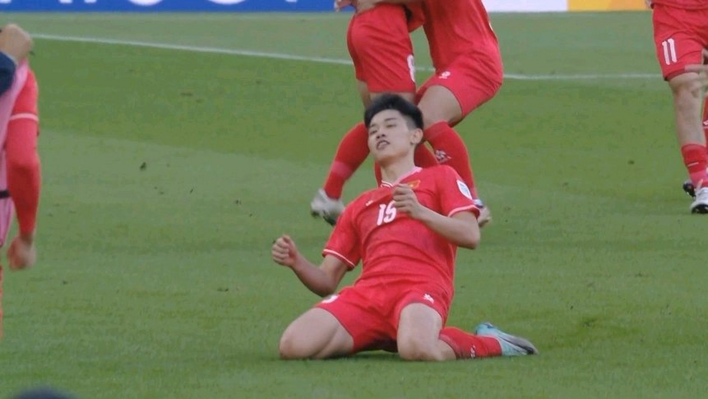 包含球星爆发！亚洲杯赛场再现神级操作的词条