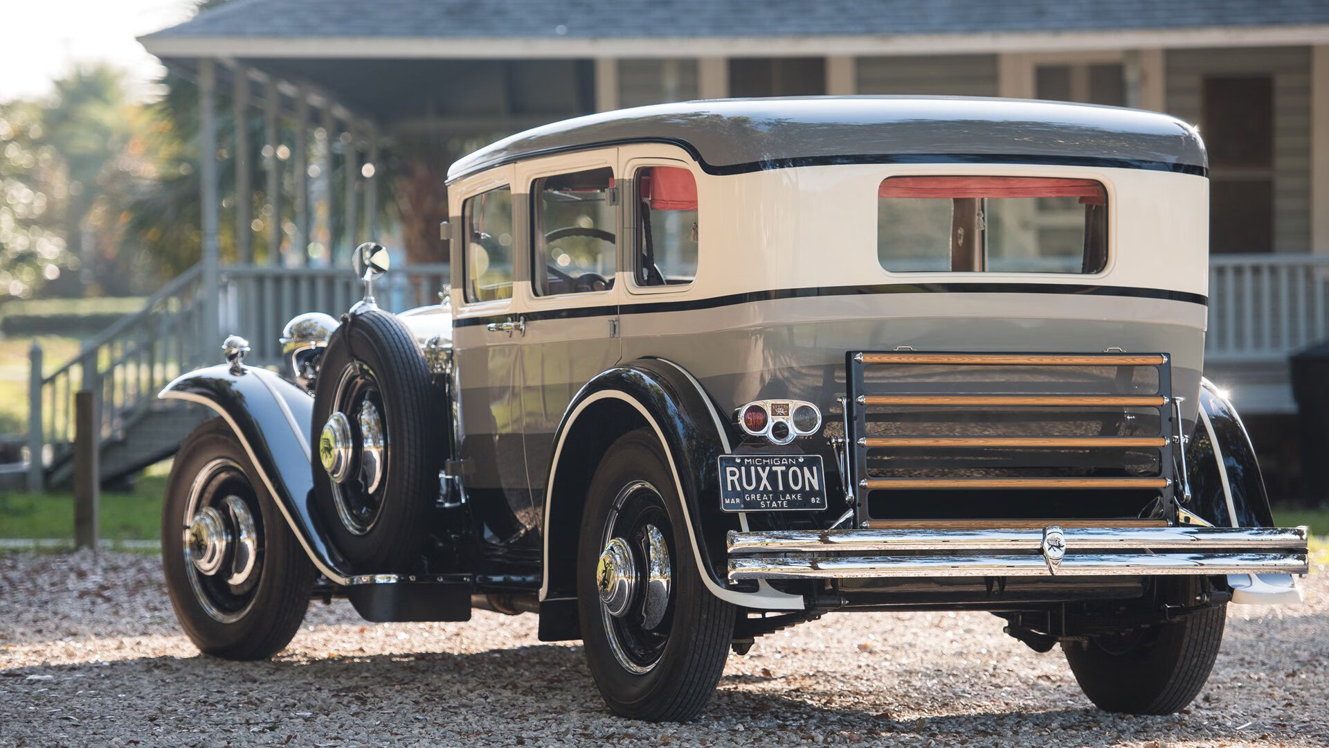 开云体育入口-战术突尼斯，巴萨在德比中如何以闪电战式压制撕裂皇马防线