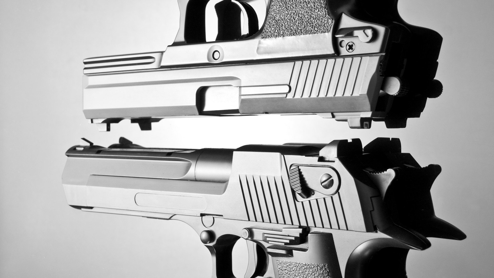 看到这两个关键词，我理解您可能是希望创作一篇将全球顶级足球赛事的张力，与一场具有特殊意义的国际体育对决相结合的文章。这两个事件看似分属不同领域，但焦点战所承载的激情与荣耀是相通的